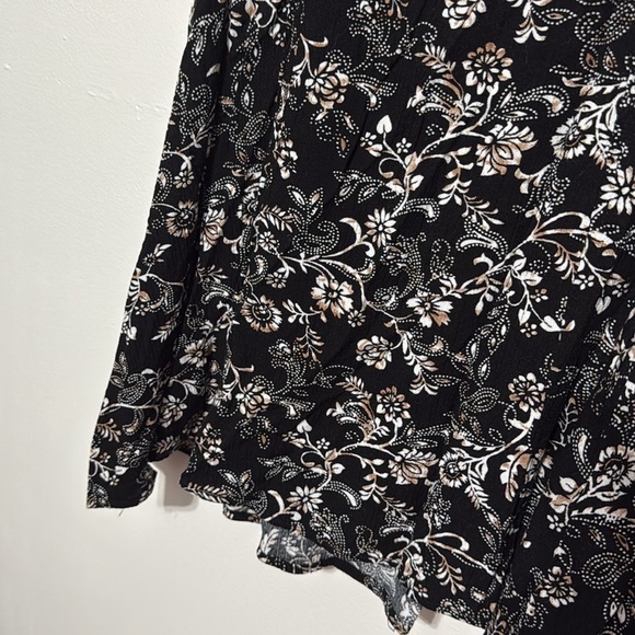 Umgee Chloe, black white and green floral print tank top - Picture 4 of 10